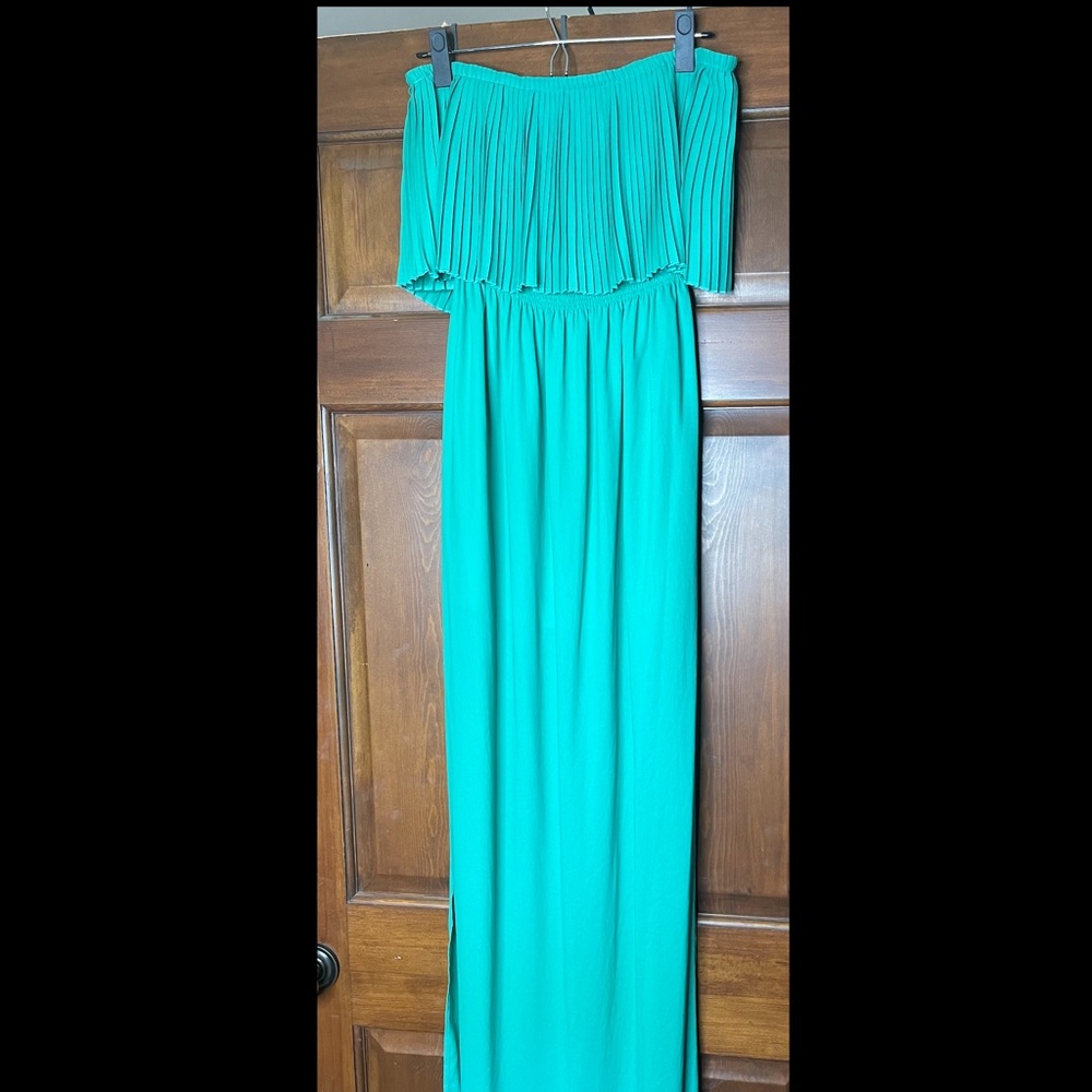 BCBG MAXAXRIA beautiful long strapless emerald  maxi dress